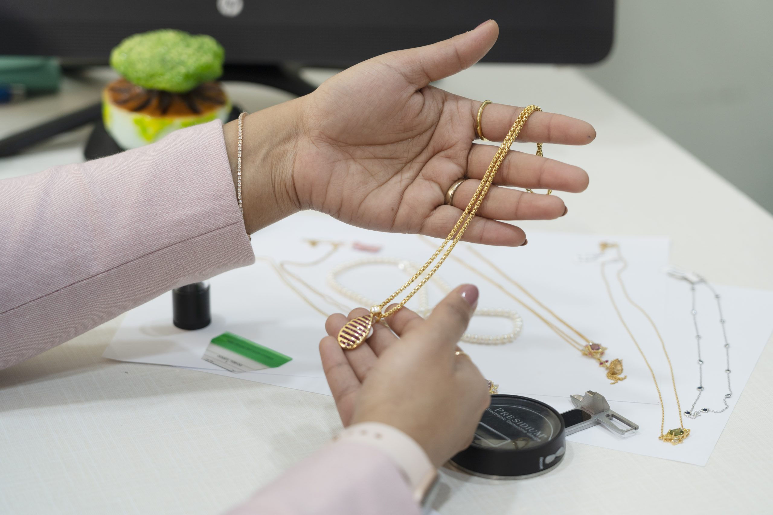 Pearl Appraisal Guide: Understanding the Quality and Value of Cultured Pearls by Jinas